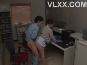 Cô con gái non nớt phải chịu đựng trước bố dượng vì muốn má hạnh phúc