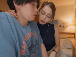 Đã ai làm gì đâu, mới móc bằng 1 ngón em đã bắn nước ướt cả tay