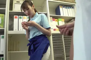 Ba em học sinh nữ dâm đãng và cậu thanh niên may mắn